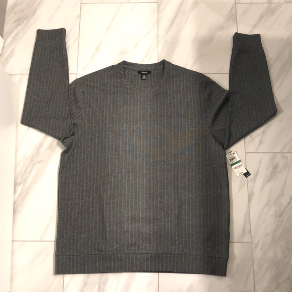 NWT Men's Alfani
Pullover Long Sleeve Shirt - Large